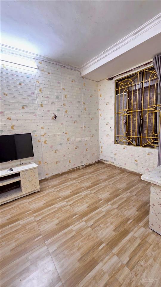 Phố triều khúc  30m ra mặt phố  ngõ thoáng rộng  gần nhiều trường học  bộ công an