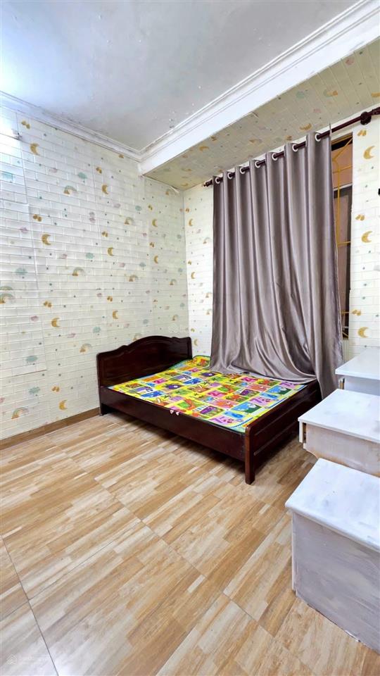 Phố triều khúc  30m ra mặt phố  ngõ thoáng rộng  gần nhiều trường học  bộ công an
