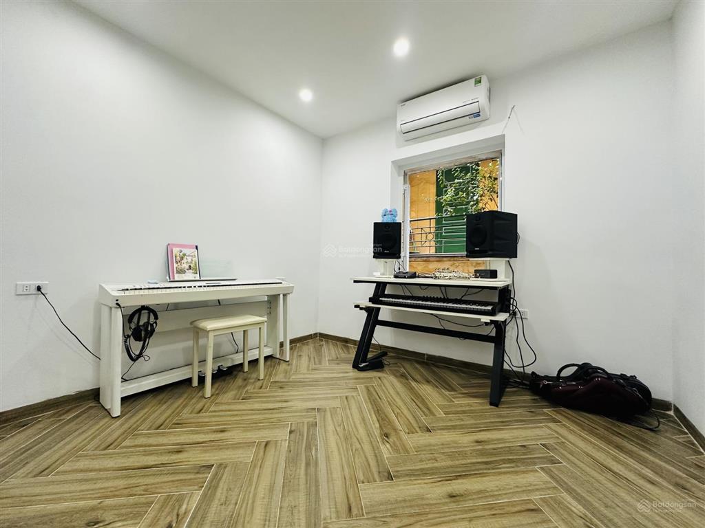 Tầng 2 tập thể hai bà trưng  5 phút ra nhà hát lớn  sổ to  thoáng sáng  smart home