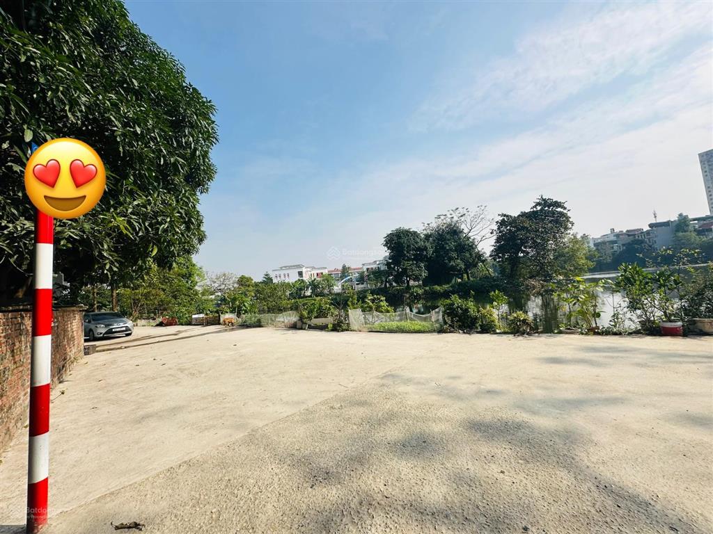 30m ra mặt hồ  ô tô tránh dừng đỗ ngày đêm  ngõ bagac thông  nhà dân xây  3 mặt thoáng