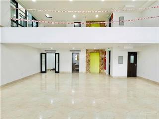 Cho thuê nhà mặt đường nguyễn văn huyên 80m2 x 3 tầng, mt 15m, giá 110tr/tháng, nhà mới đẹp
