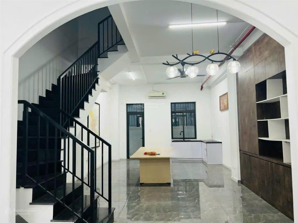 Lakeview city 5x20m, 1 trệt 3 lầu, 5pn full nt cao cấp, giá 35tr/th