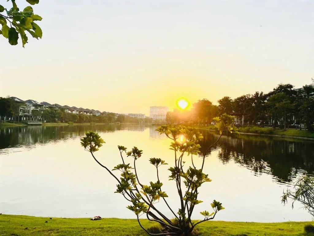 Cần bán gấp nhà phố 5x20m lakeview city, 1 trệt 3 lầu, giá tốt 17.5 tỷ.