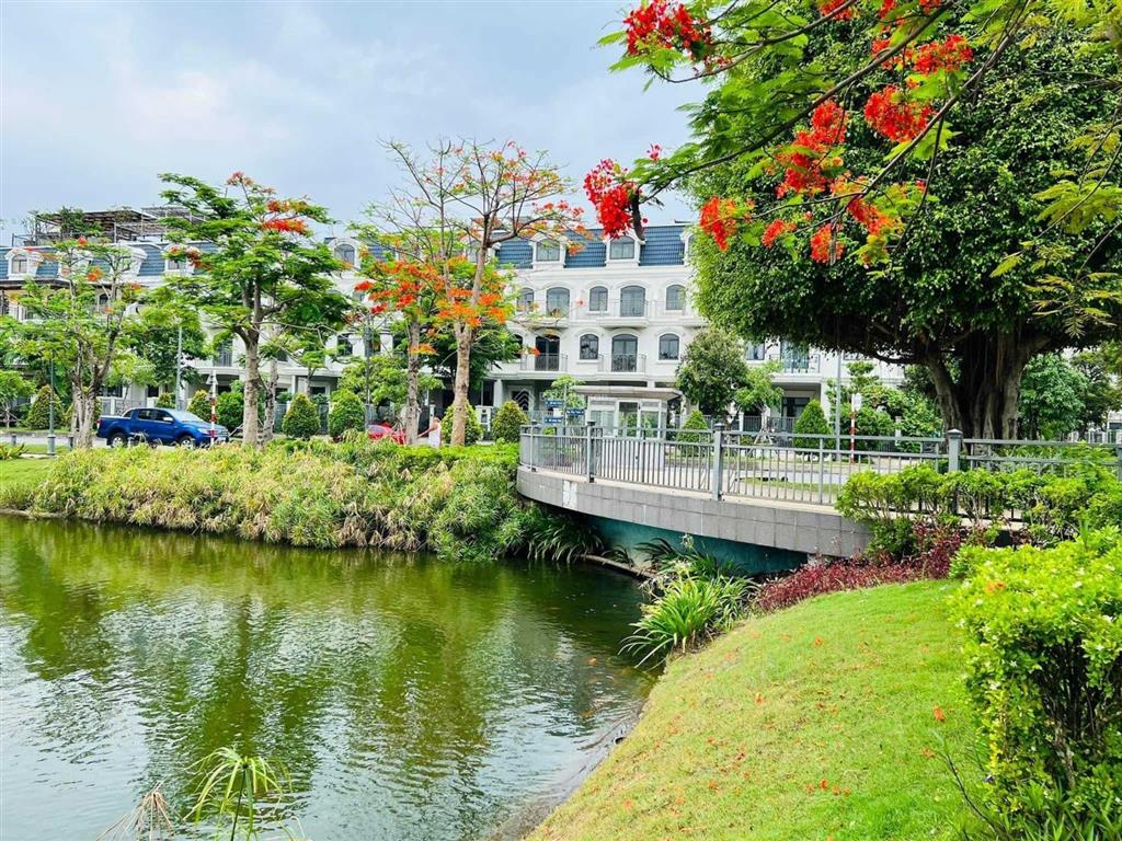 Cần bán gấp nhà phố 5x20m lakeview city, 1 trệt 3 lầu, giá tốt 17.5 tỷ.