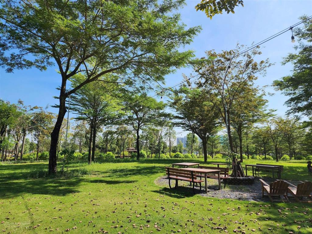 Bán biệt thự song lập waterpoint đã có sổ hồng, vị trí ngay công viên