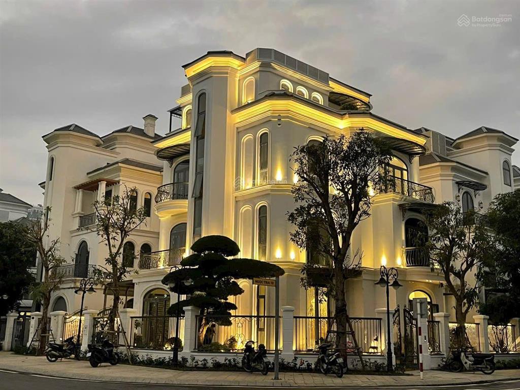 Chị gái em ko dùng bán căn 280m2 gần hồ, sẵn sổ đỏ (nhà nguyên bản)  vào việc nhanh gọn, 79 tỷ