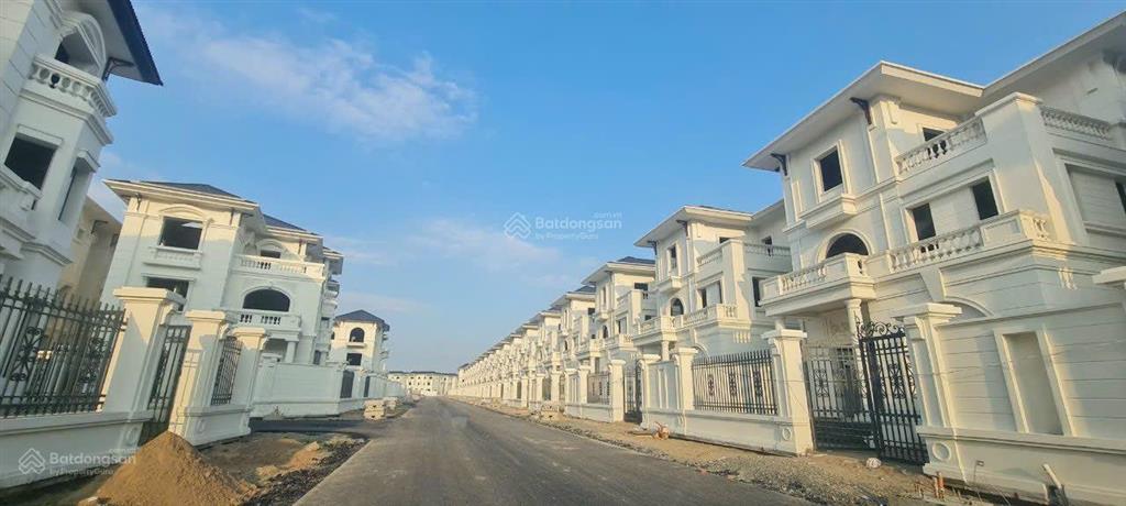 Chị sếp gửi bán khai xuân biệt thự mặt hồ 345m2  130tr/m2 đất, mua là thắng(căn quá đẹp)có 102