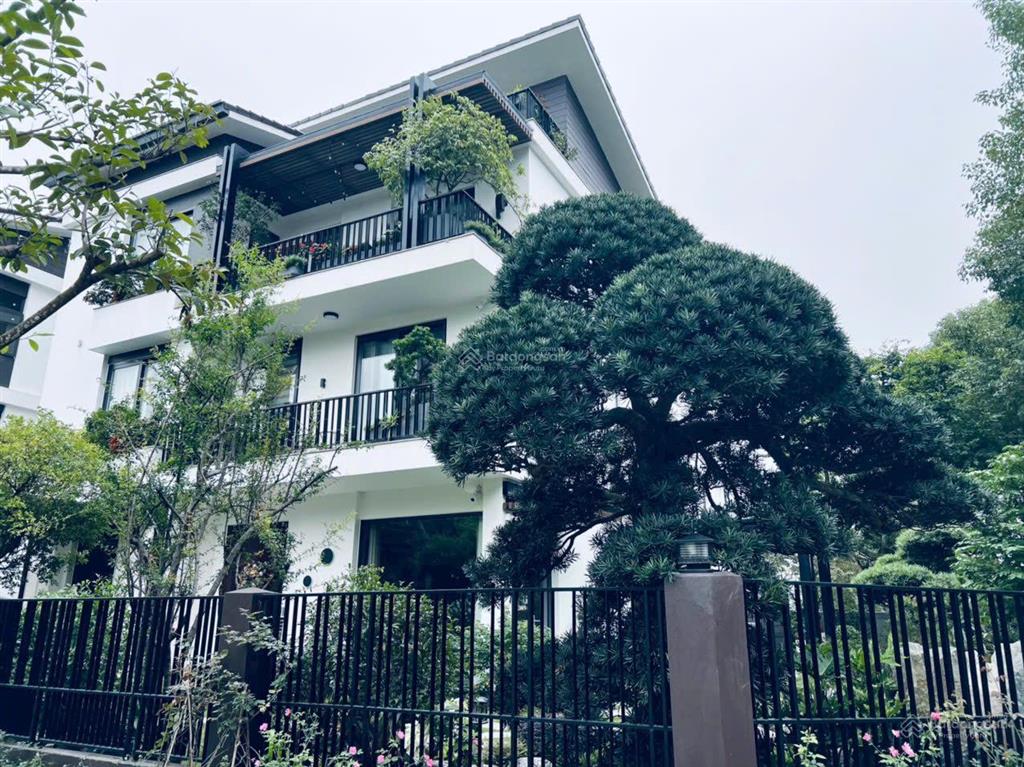 Chị gái em bán căn biệt thự víp nhất dự án 300m2 46.5tỷ và đơn lập 386m2 giá 130tr/m2(siêu rẻ rộng)
