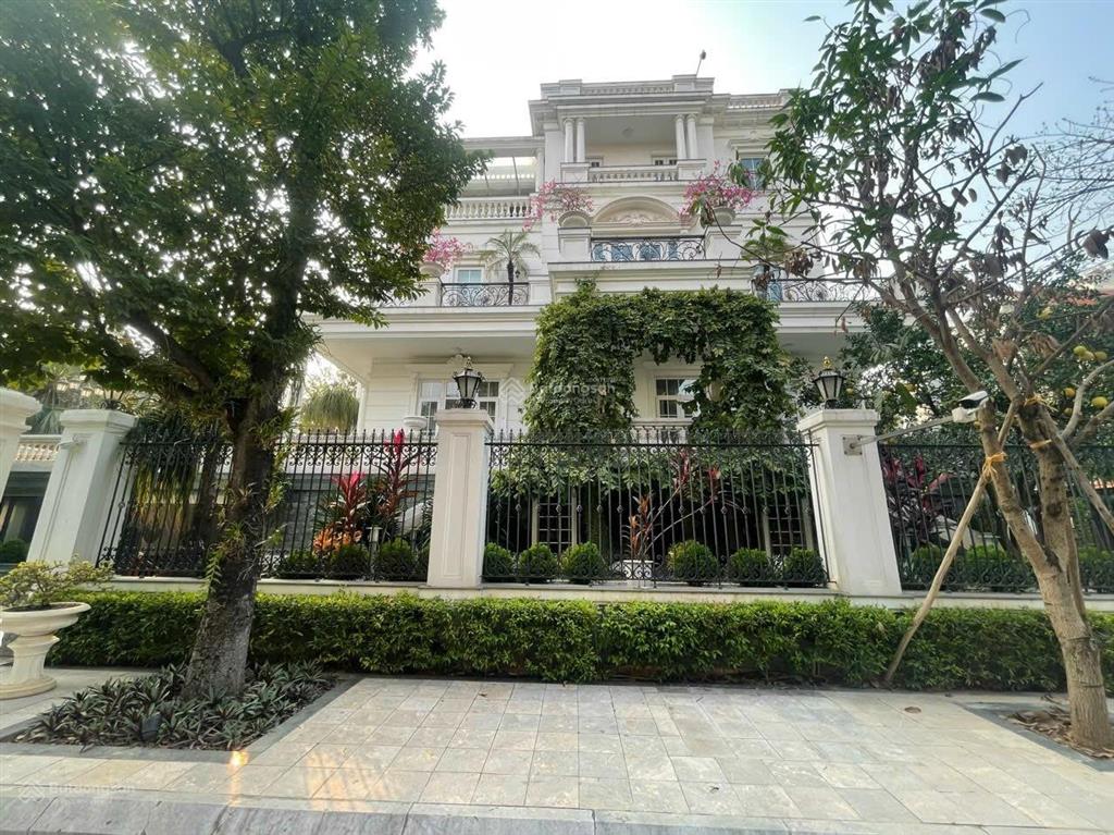 Hot!!!căn view chéo hồ 236.5m2 72 tỷ(sẵn sổ) giá quá tốt,chị gái gửi bán độc quyền mua là thắng