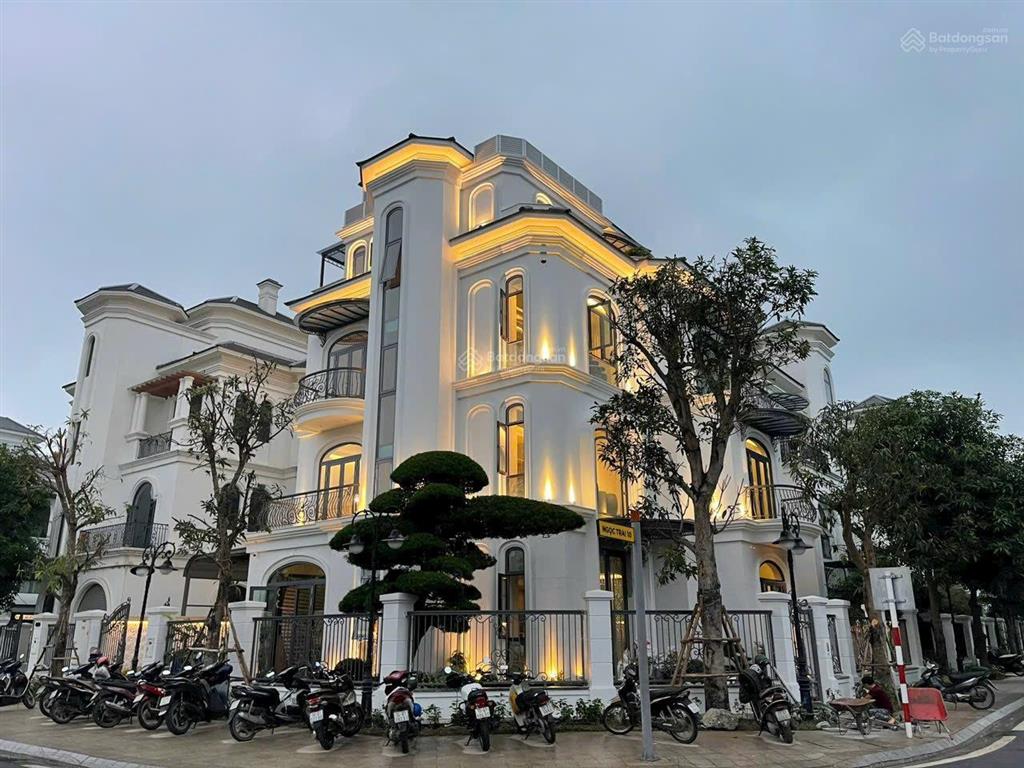 Hot! căn view chéo hồ 236.5m2  68 tỷ (sẵn sổ) giá tốt, chị gái gửi bán hiếm có  mua là thắng
