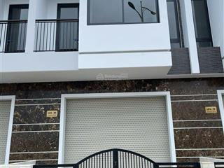 Bán căn nhà 3 lầu the light city vũng tàu. 5x20m gồm 1 trệt 2 lầu. chỉ 5,9 tỷ.  0777 066 ***