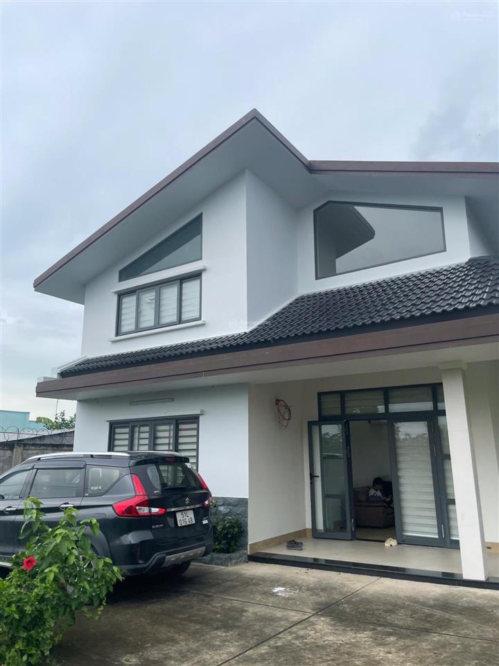 Lên tp sinh sống và làm việc, bán ngôi nhà tâm huyết dưới quê. dt 30x80m 2400m2, cách đường lộ 30m