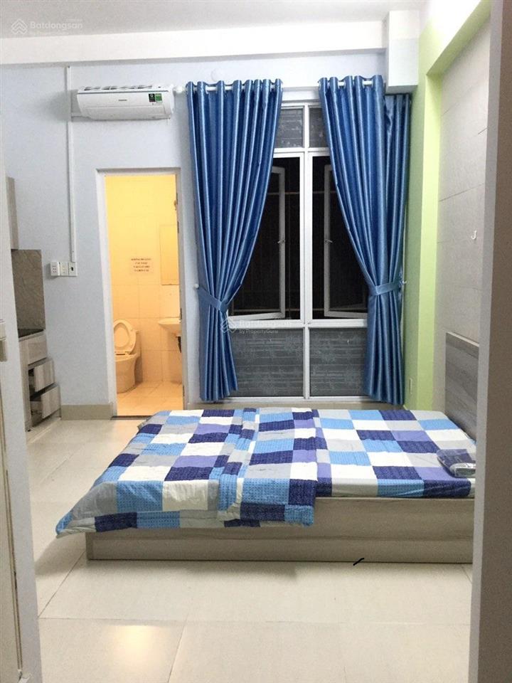 Phòng mới lầu 2, rộng 25m2 tại 17 nguyễn công hoan, phú nhuận gần công viên. có 2 cửa sổ thoáng