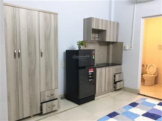 Phòng mới lầu 2, rộng 25m2 tại 17 nguyễn công hoan, phú nhuận gần công viên. có 2 cửa sổ thoáng