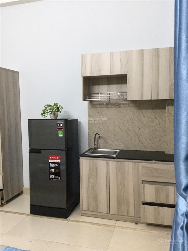 Phòng mới lầu 2, rộng 25m2 tại 17 nguyễn công hoan, phú nhuận gần công viên. có 2 cửa sổ thoáng
