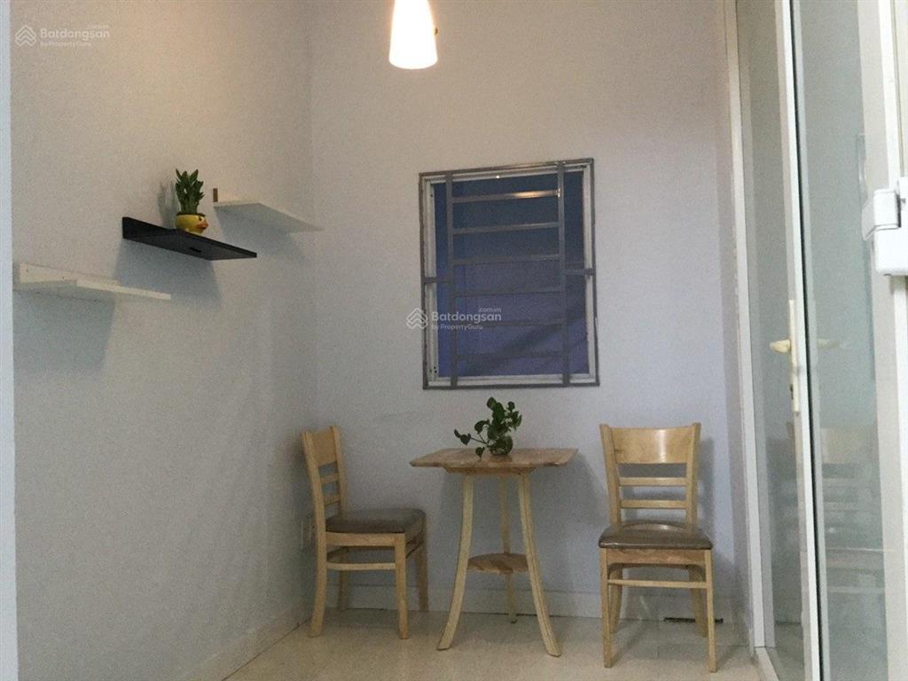Phòng mới lầu 2, rộng 25m2 tại 17 nguyễn công hoan, phú nhuận gần công viên. có 2 cửa sổ thoáng