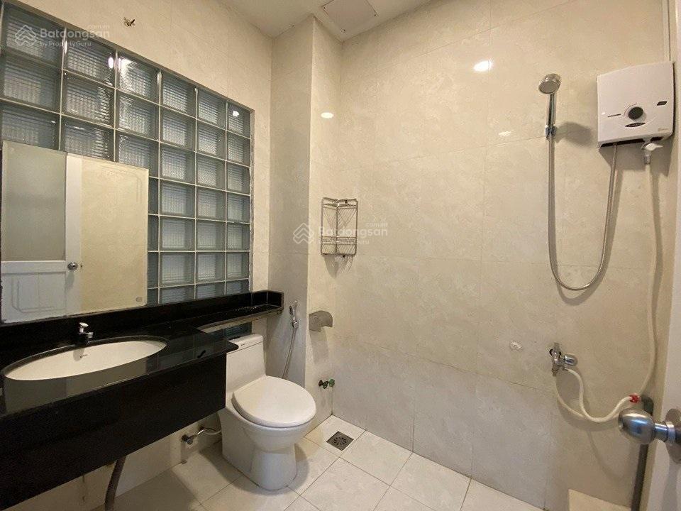Phòng mới lầu 2, rộng 25m2 tại 17 nguyễn công hoan, phú nhuận gần công viên. có 2 cửa sổ thoáng
