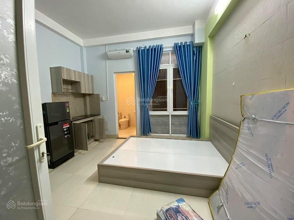 Phòng mới lầu 2, rộng 25m2 tại 17 nguyễn công hoan, phú nhuận gần công viên. có 2 cửa sổ thoáng