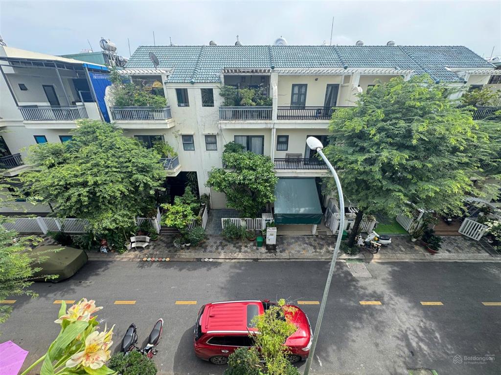 Bán nhà phố trong khu vip  senturia vườn lài, diện tích 5x22m, 106m2, tặng lại toàn bộ nội thất