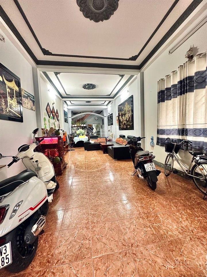 Nhà 3 tầng 93m2 ngang 4,4m ngay ngã 5 chuồng chó gò vấp chỉ 9 đồng hơn