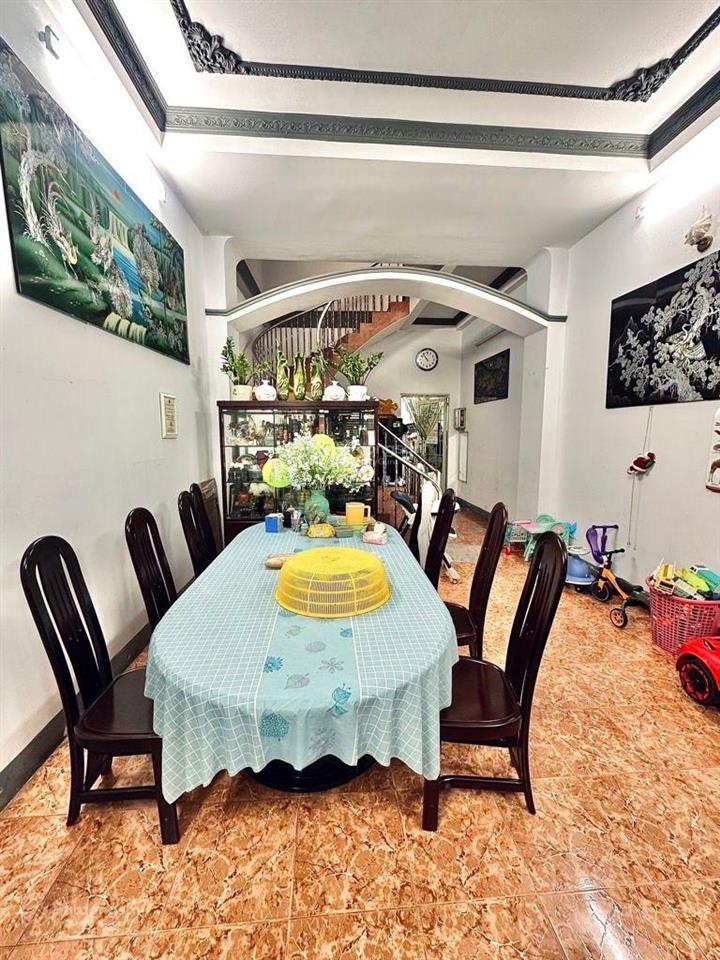 Nhà 3 tầng 93m2 ngang 4,4m ngay ngã 5 chuồng chó gò vấp chỉ 9 đồng hơn