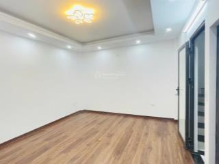 Cự khối,gần hồ 31ha,trường học,chợ,gần khu tái định cư 30m2 5 tầng nhỉnh 5 tỷ ô tô đỗ giá đầu tư