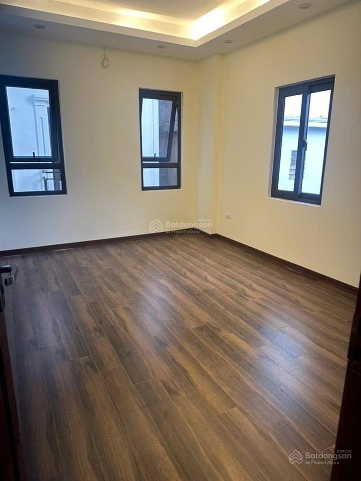 Nhà 5 tầng giá 5 tỷ nhỉnh 30m2 gần ô tô aeon vài bước sát cầu vĩnh tuy cổ linh phố đàm quang trung