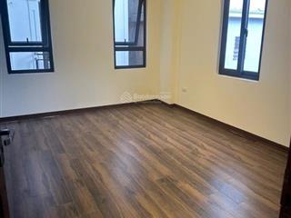 Nhà 5 tầng giá 5 tỷ nhỉnh 30m2 gần ô tô aeon vài bước sát cầu vĩnh tuy cổ linh phố đàm quang trung