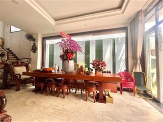 Mặt tiền thụt  hxh trần quốc tuấn  biệt thự 4 tầng  cn 160m2  ngang 7m gần bv 175 17ty