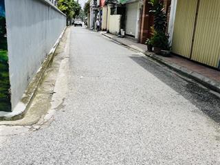 Nhà thạch cầu  full nội thất ô tô vào nhà. vị trí đẹp  cách 1 nhà ra ô tô tránh.