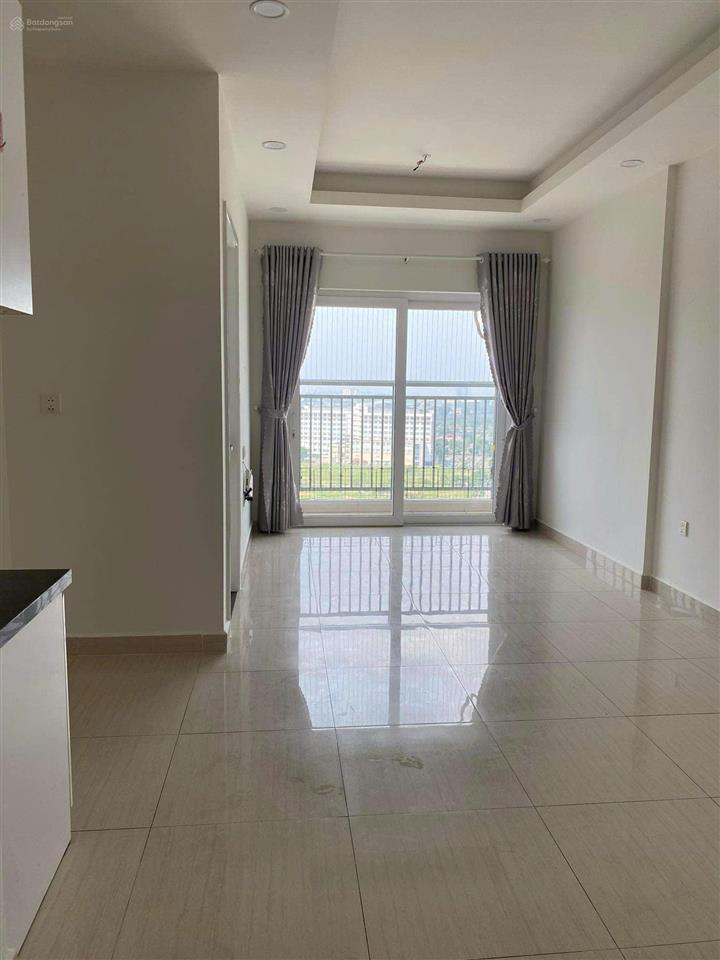 Bán gấp giá tốt 2.7 tỷ moonlight boulevard, 2pn và 2wc, 2 ban công tầng trung, đông nam, 0909 393 ***