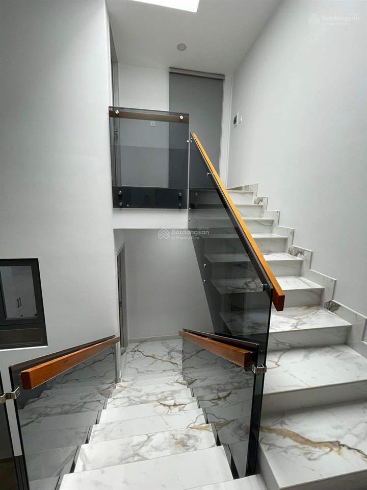 Cần cho thuê nhà khu khép kín 100% tại bình dương. full nội thất sang xịn.  0931 259 ***