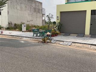Chủ ngộp bán gấp nền đất 80m2 gần chợ bình chánh,ngay mt đường lớn tiện kinh doanh hoặc mua bán,shr