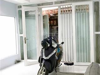 Nhà cmt8  căn góc 3 mặt hxh  4x13m  1 trệt 1 lầu  2pn 2wc  18 triệu tl  hằng 0906 656 ***