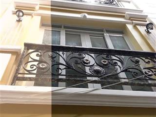 Nhà nc  thích quảng đức  6x5m  trệt 3 lầu sân thượng  3pn 4wc  16 triệu tl  hằng 0906 656 ***