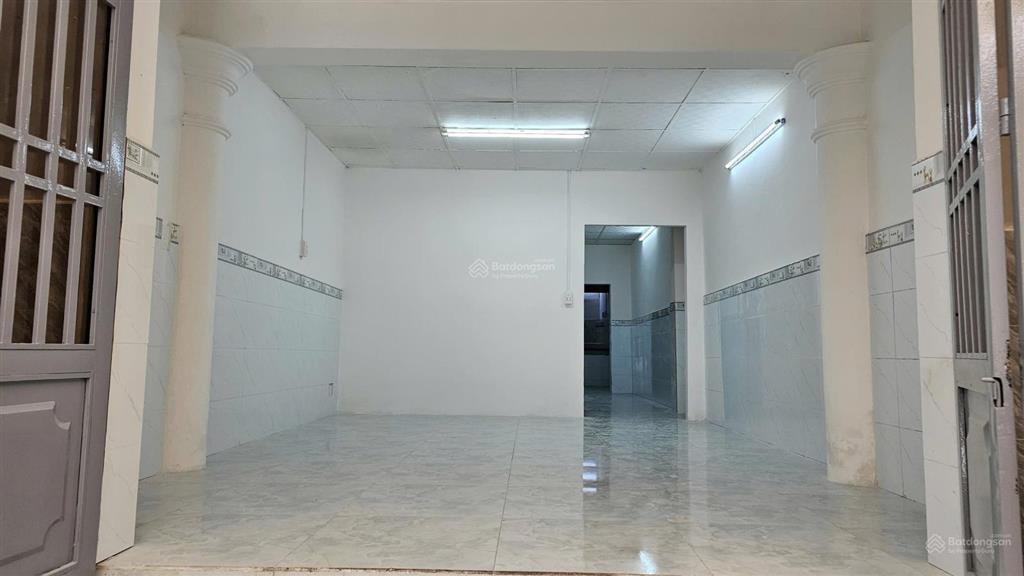 Nhà hxh  nguyễn xí  4x19m  trệt lầu  3pn 2wc  12,5 triệu tl  hằng 0906 656 *** xem nhà