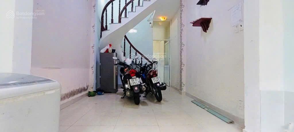 Nhà nc  bùi đình tuý  3x11m  trệt 2 lầu  4pn 2wc  chỉ 9,5 triệu (bớt lộc)  0906 656 *** xem nhà