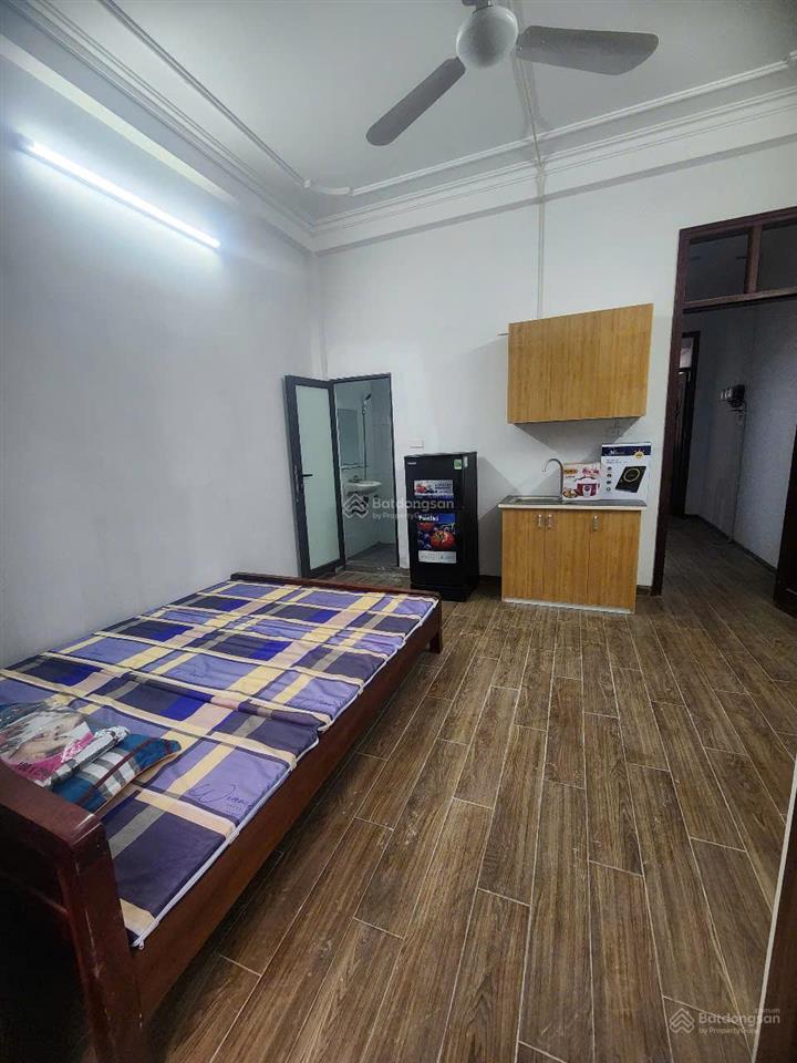 Ccmn ngõ 85 xuân thủy, đối diện hv báo chí, sư phạm ban công thoáng mát, full đồ khép kín