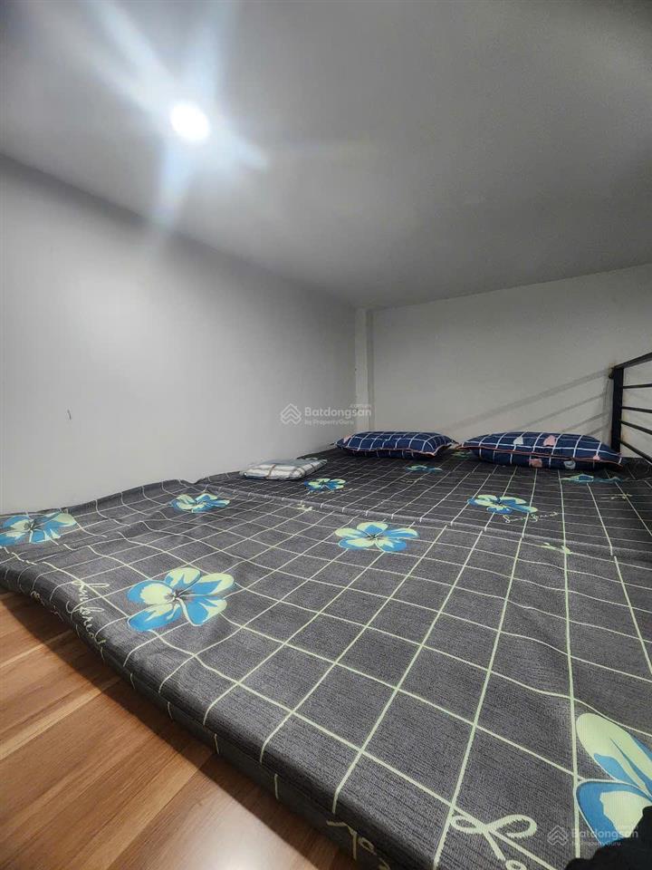 Ccmn ngõ 85 xuân thủy, đối diện hv báo chí, sư phạm ban công thoáng mát, full đồ khép kín