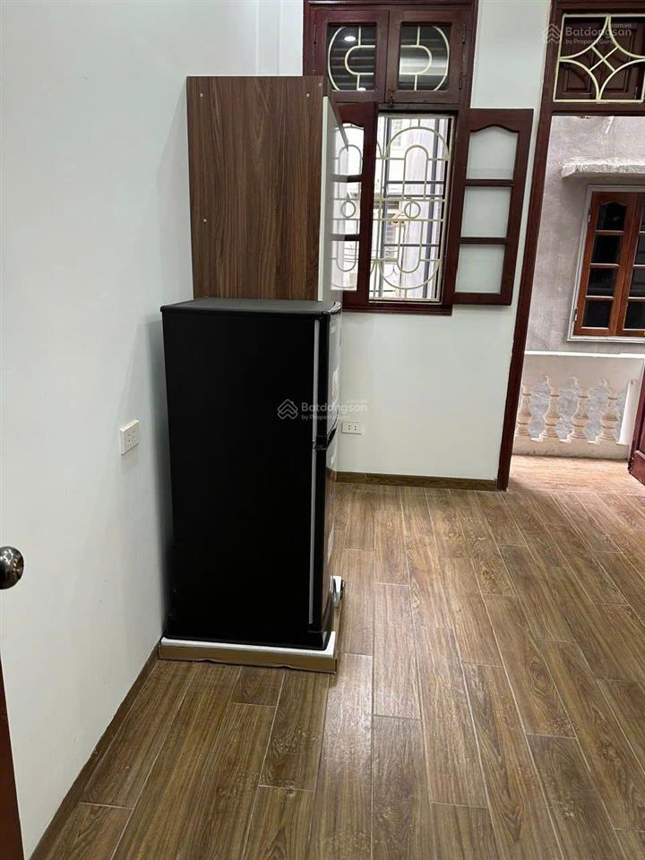 Ccmn ngõ 85 xuân thủy, đối diện hv báo chí, sư phạm ban công thoáng mát, full đồ khép kín