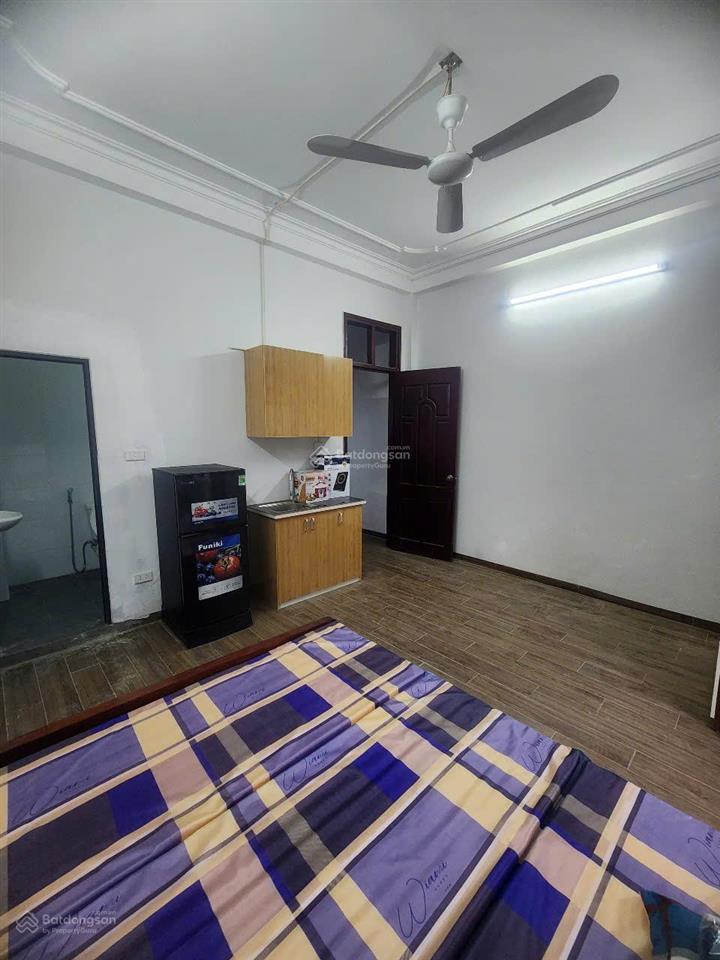 Ccmn ngõ 85 xuân thủy, đối diện hv báo chí, sư phạm ban công thoáng mát, full đồ khép kín