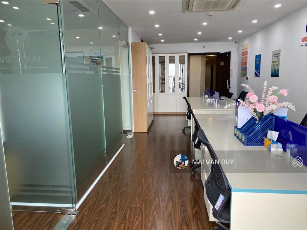 Cho thuê căn hộ văn phòng 70m2, sẵn nội thất văn phòng d'capitale trần duy hưng