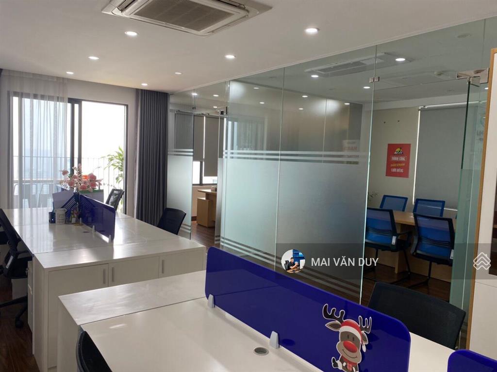 Cho thuê căn hộ văn phòng 70m2, sẵn nội thất văn phòng d'capitale trần duy hưng