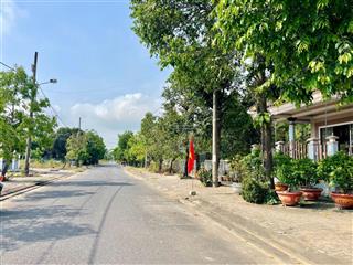 Cách trường đại học fpt chỉ 100m lô đất rộng rãi thoáng mát
