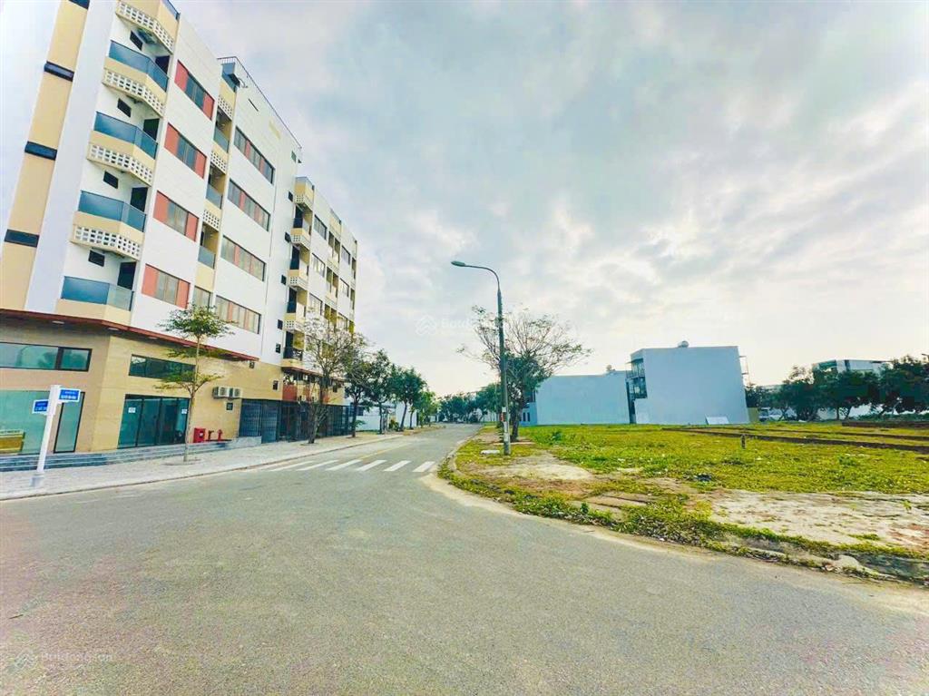 Chủ gửi bán lô đất cách trường đại học fpt chỉ 900m, sát sông cổ cò
