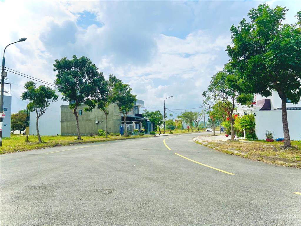 Chủ gửi bán lô đất cách trường đại học fpt chỉ 900m, sát sông cổ cò