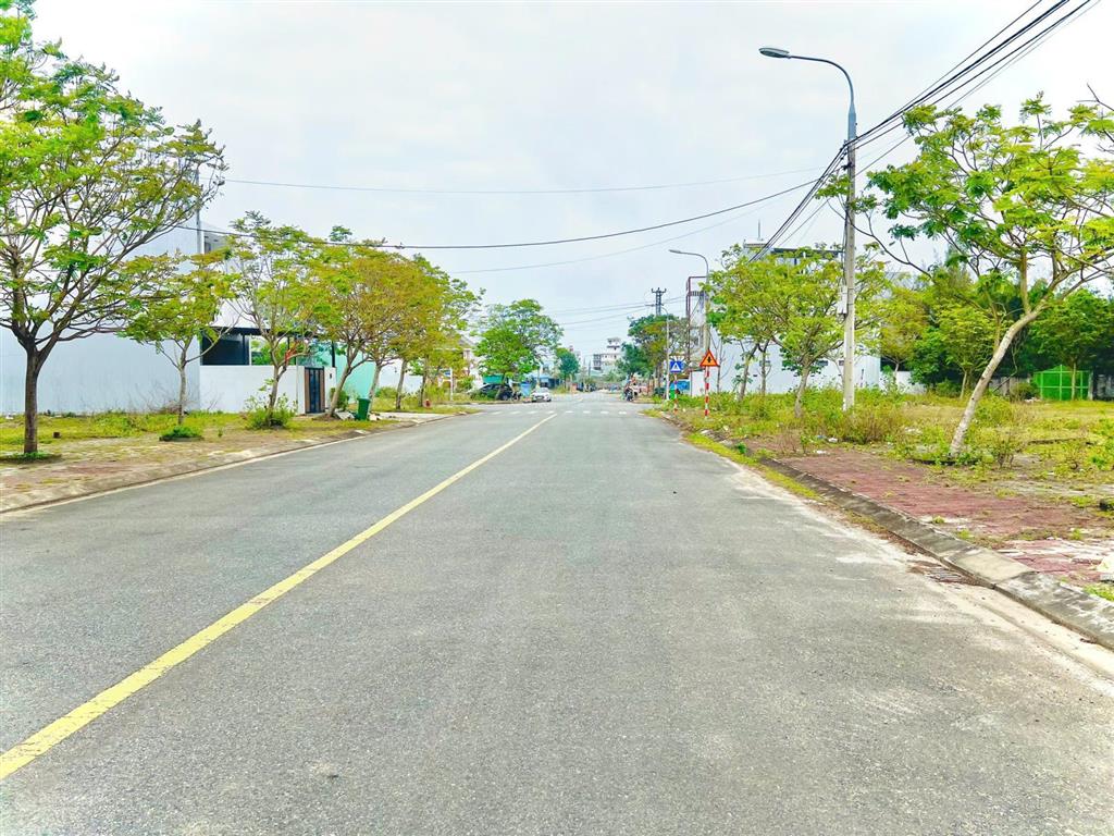 Chủ gửi bán lô đất cách trường đại học fpt chỉ 900m, sát sông cổ cò