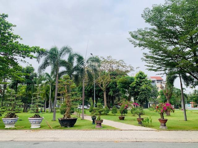 Cần bán, căn biệt thự sân vườn phú mỹ vạn phát hưng. diện tích xd 345m2  giá 36 tỷ.  0986 766 ***