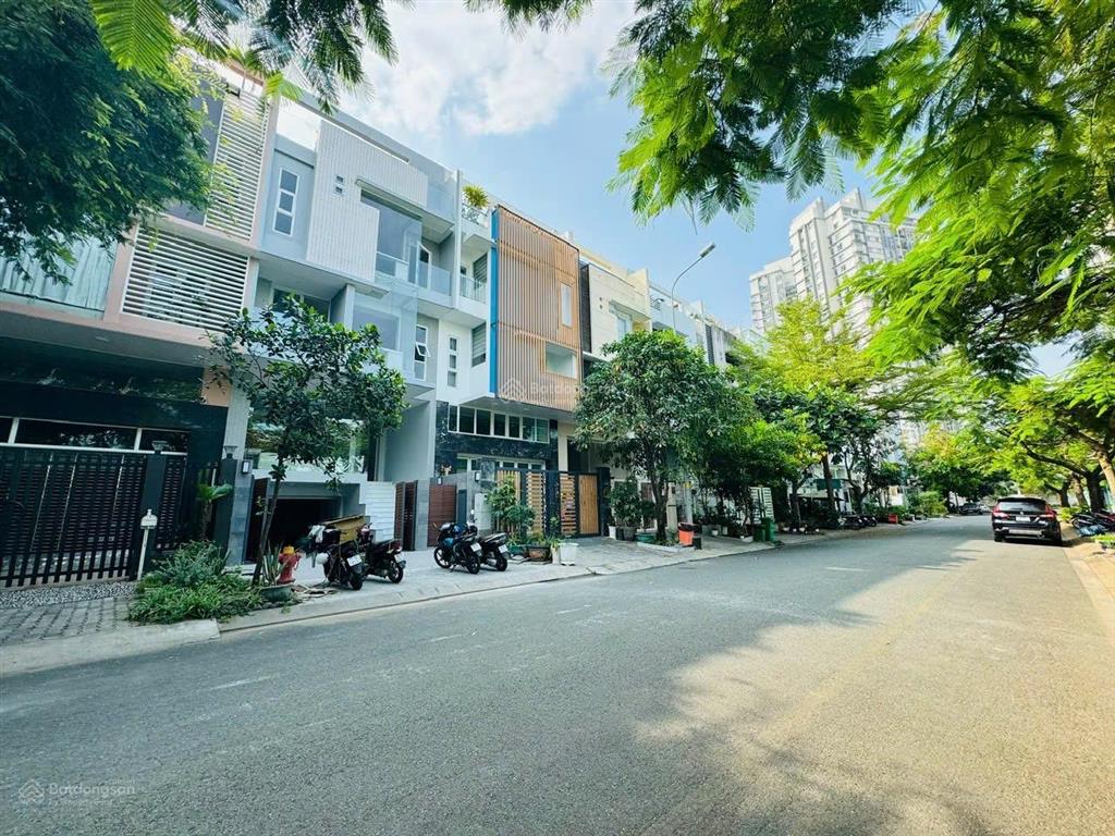 Cập nhật tháng 12, giá tốt nhất phú mỹ vạn phát hưng. diện tích 126m2  giá 18,5 tỷ.  0986 766 ***