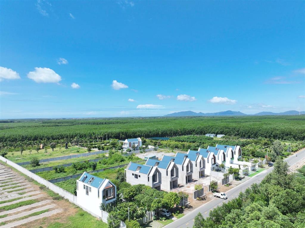 Đất biệt thự gần biển lộc an hồ tràm